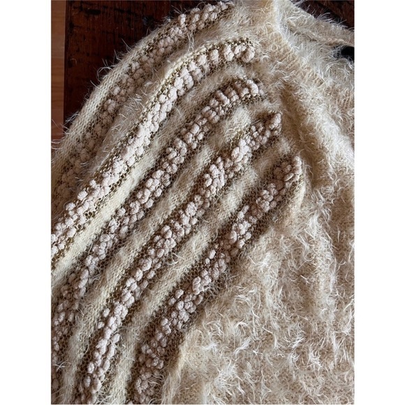 Women’s almond color mohair style sweater size large - Picture 7 of 11